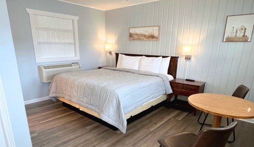 Standard Room, 1 King Bed, Refrigerator & Microwave