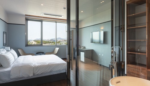 Deluxe Double Room, 1 King Bed, Private Bathroom