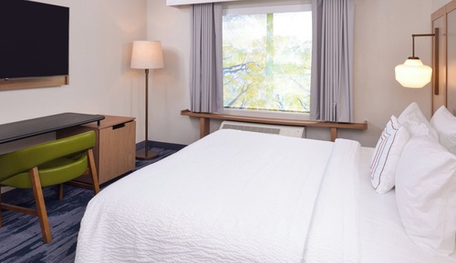 Room, 1 King Bed, Non Smoking (Mobility Accessible, Tub)