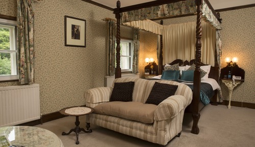 Deluxe Double Room (With Bath and River View)