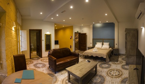 Suite, City View