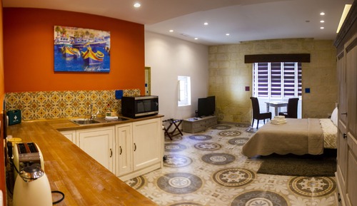 Superior Double Room, City View
