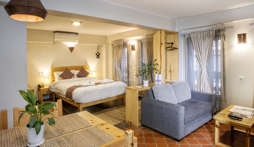 Deluxe Studio, 1 Queen Bed, Non Smoking, Refrigerator & Microwave (AC)