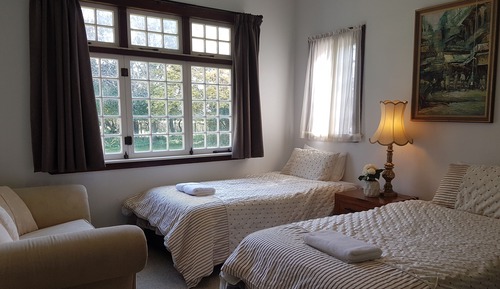 Homestead Twin Room D, 2 Single Beds 