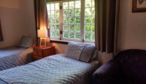 Homestead Twin Room C, 2 Single Beds