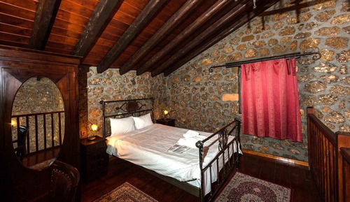 Deluxe Suite, Jetted Tub