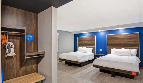 Room, 2 Queen Beds, Accessible, Bathtub