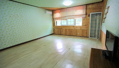 Room (Jasmin)