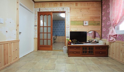 Room (Rose)