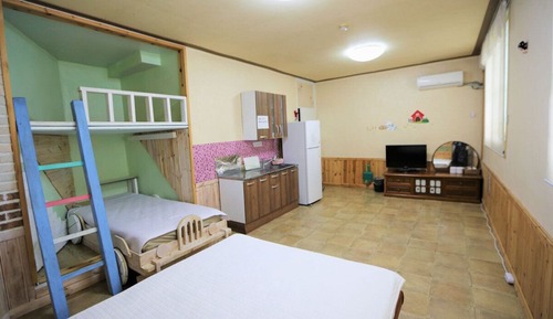 Room (Sunflower)