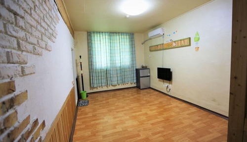 Room (Daffodil)