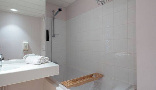 Superior Double Room, 1 King Bed, Non Smoking, Private Bathroom