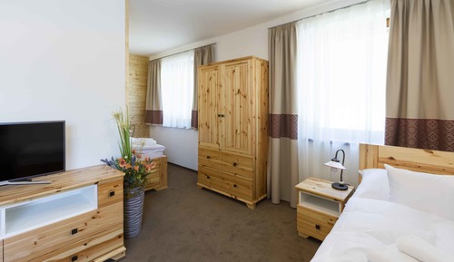 Comfort Apartment, 1 Queen Bed, Hill View (SMREK)