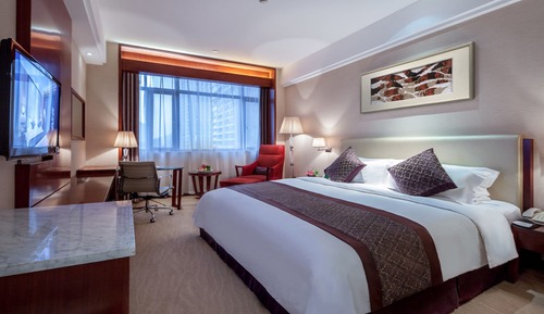 Deluxe Suite with View