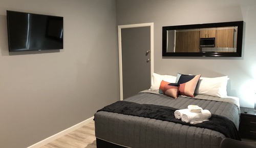 Studio King with External Bathroom