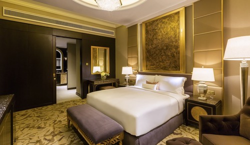 Signature Suite, 1 King Bed (Palace)