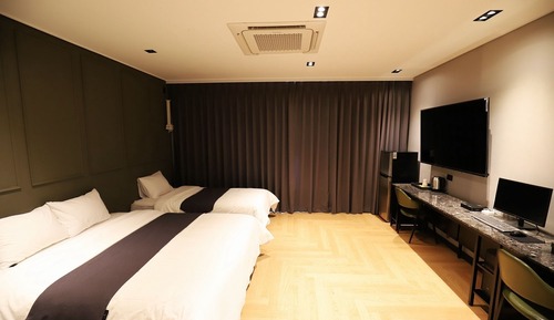 Family Twin Room