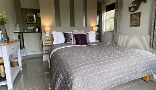 Garden View, Pet Friendly, King Bedroom
