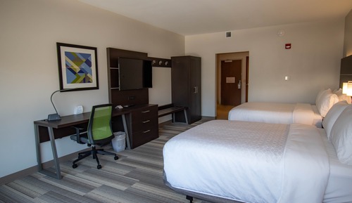 Standard Room, 2 Queen Beds, Roll-in Shower (Mobility)