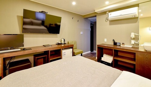 Deluxe Room, 1 Queen Bed