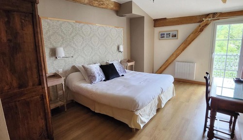 Comfort Room, 1 King Bed (Cottage)