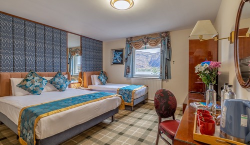 Deluxe Family Room (Loch View)