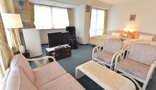 Triple Room, Smoking
