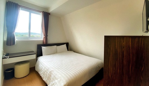Day use 2 hours (extracharge for overnight stay)