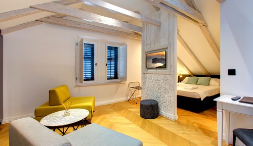 Deluxe Studio Suite