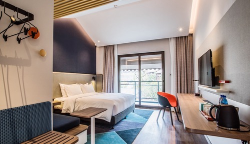 Standard Room, 1 King Bed (Extra Floor Space)