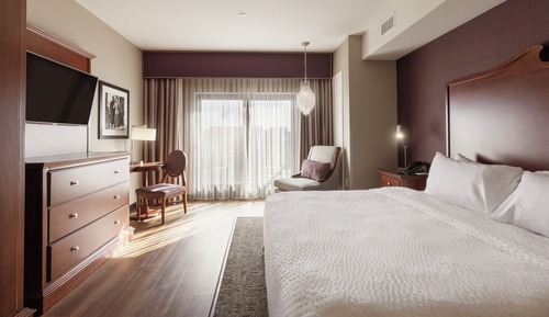 Deluxe Room, 1 King Bed, Accessible