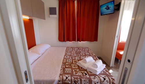 Deluxe Mobile Home, 1 King Bed