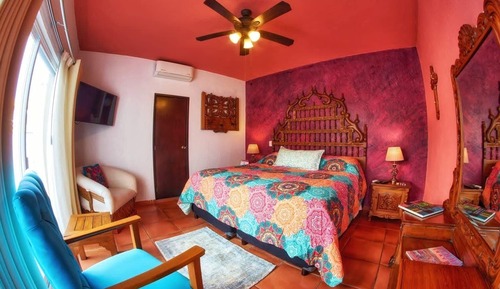 Deluxe Double Room Single Use, 1 King Bed