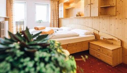 Basic Double Room, Balcony, Garden View