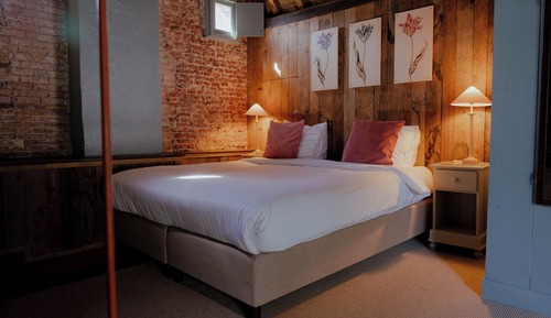 Comfort Room | .12