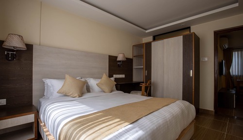 2 BHK Standard Queen Apartment