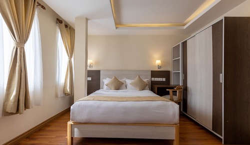 2 BHK Queen Suite Apartment