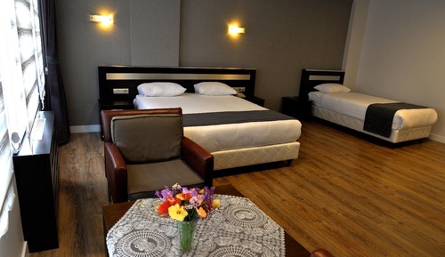 Deluxe Suite, City View