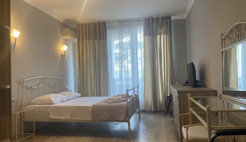 Standard Double Room, Partial Sea View