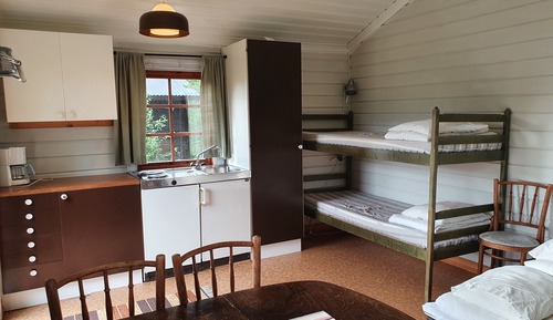 Cabin, Shared Bathroom (15-17)