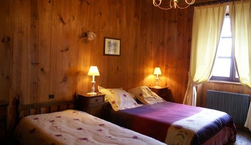 Double Room (Fleurs Jaunes)
