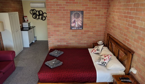 Deluxe Queen Room 5