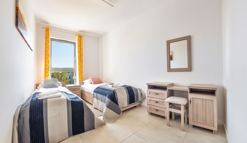 Apartment (9E/40)