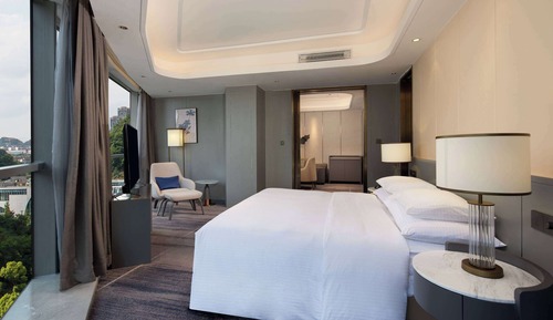 Deluxe Suite, 1 King Bed, Non Smoking