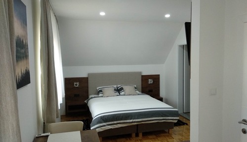 Comfort Studio, 1 Queen Bed, Courtyard View