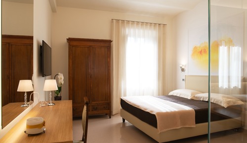 Deluxe Double Room (202)