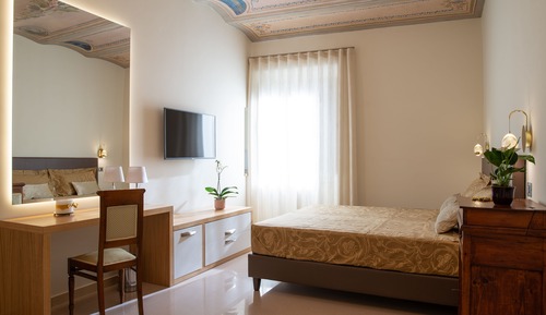 Deluxe Double or Twin Room (203)