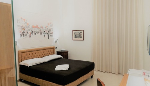 Deluxe Double Room (102)
