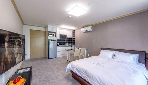 Double Room (A)