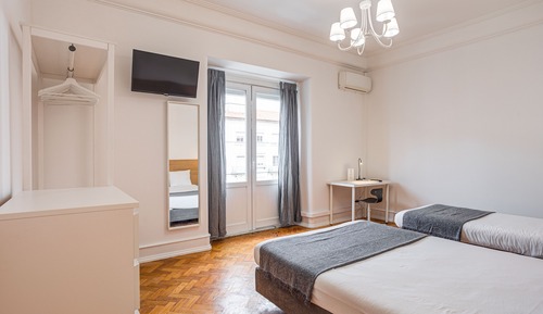 City Triple Room